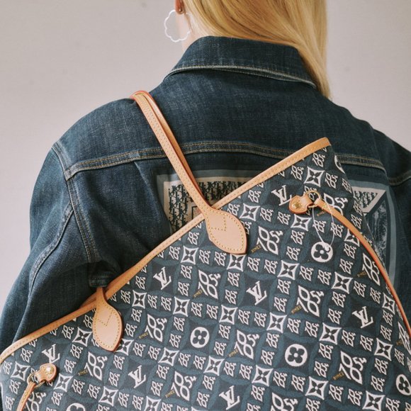 Shop handbags, fine jewelry, watches, apparel, shoes and small leather goods. - Picture 2 of 13